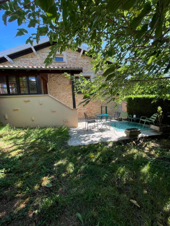 Maison Au Pied De La Roche Solutre-Pouilly Exterior photo